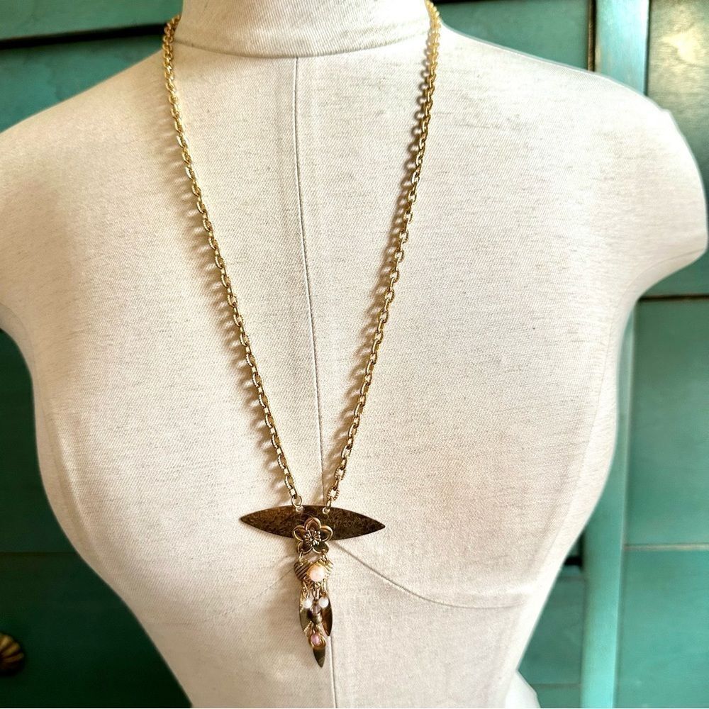 Gold tone Pendant necklace